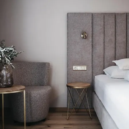 Chesa Monte 4sterne Superior 호텔