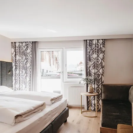 ホテル Chesa Monte 4sterne Superior フィス