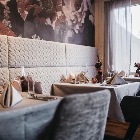 Chesa Monte 4sterne Superior Hotel 4*